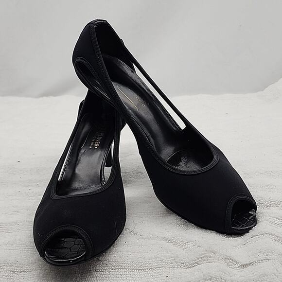 DONALD PLINER LATARA PEEP TOE PUMPS LADIES SIZE 8 CUT-OUT SIDES MICROFIBER⚫️GUC - Picture 16 of 16